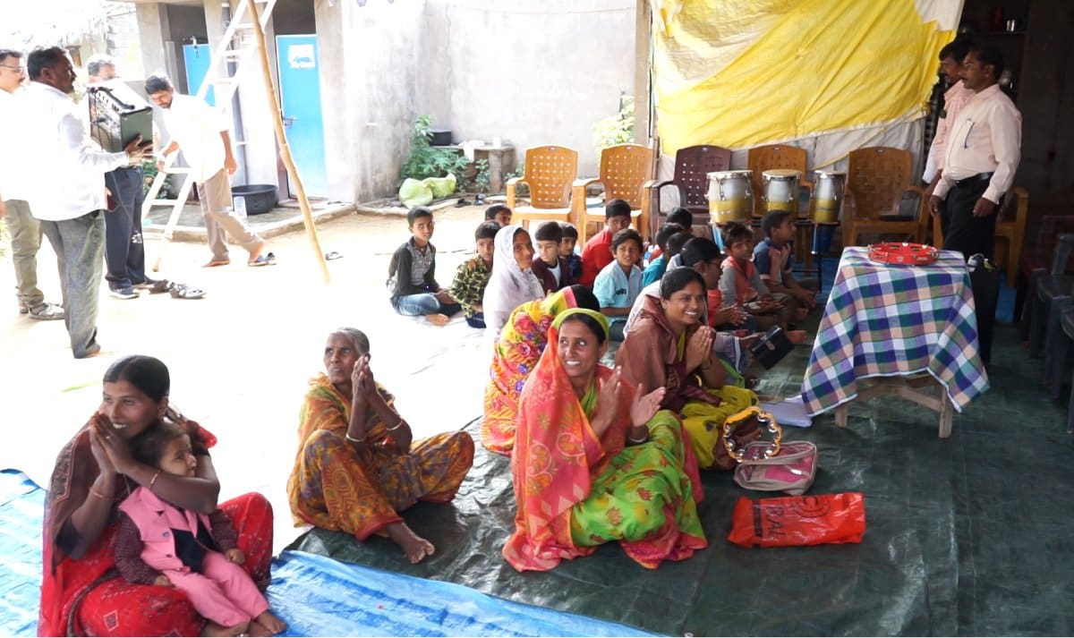 A group of people sitting on the ground.